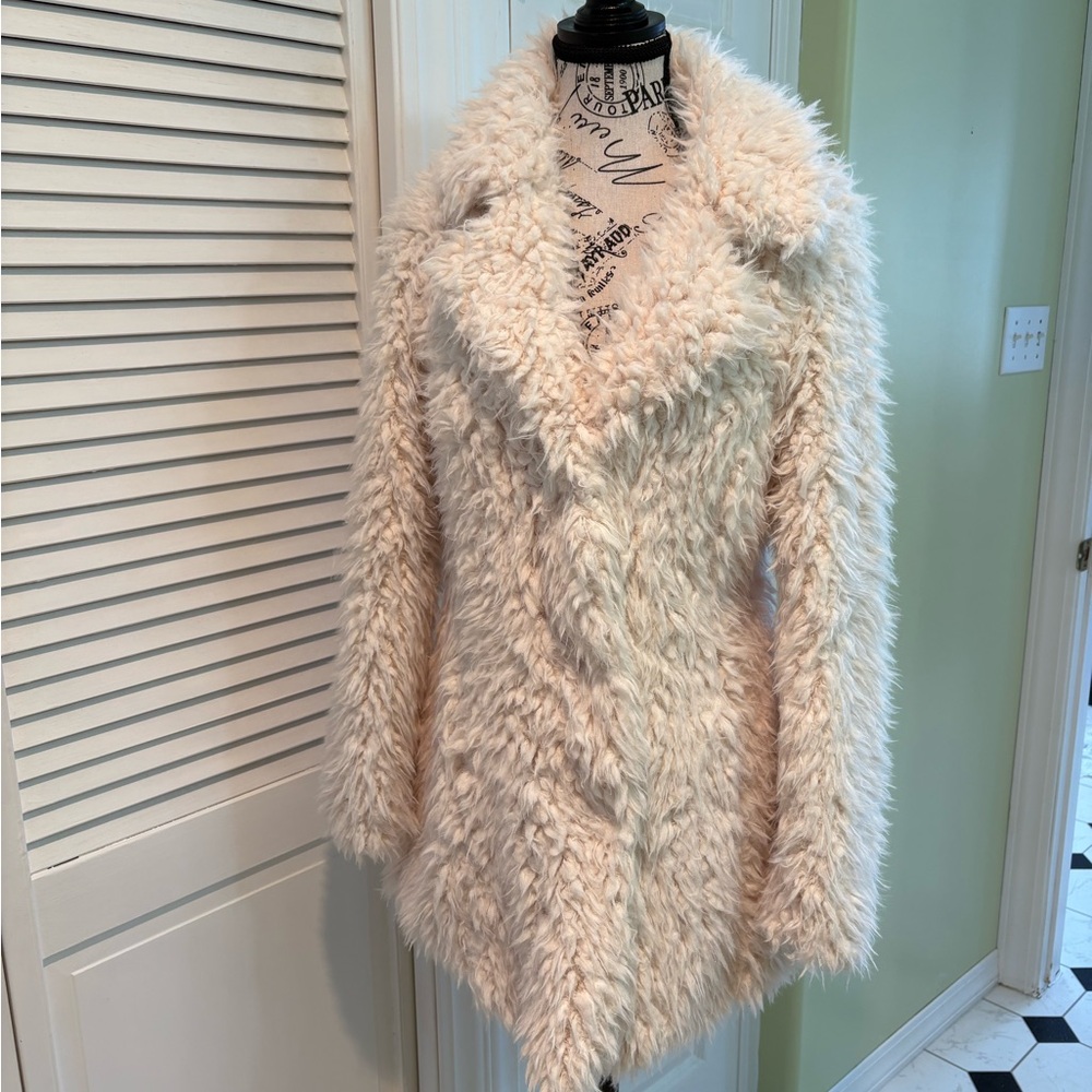 NWT Guess Shag Faux Fur Coat in size small